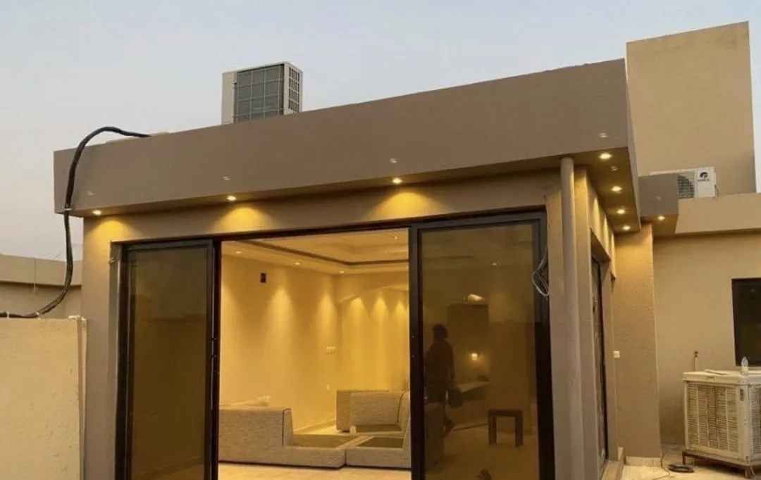 مقاول بناء ملاحق خارجية حديثة في حي القصر بالرياض