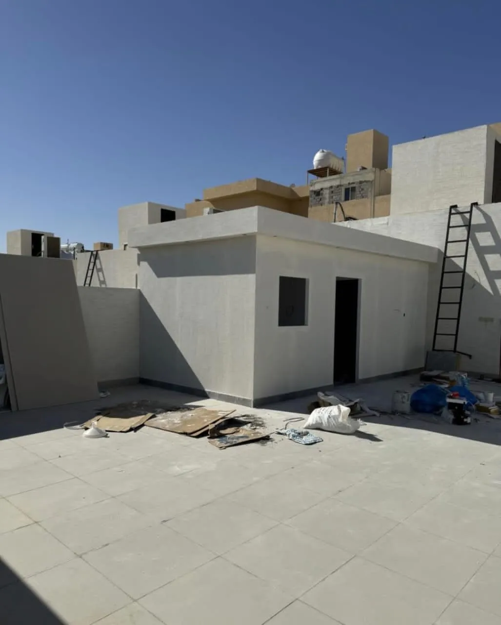 مقاول بناء ملاحق خارجية حديثة في حي القصر بالرياض