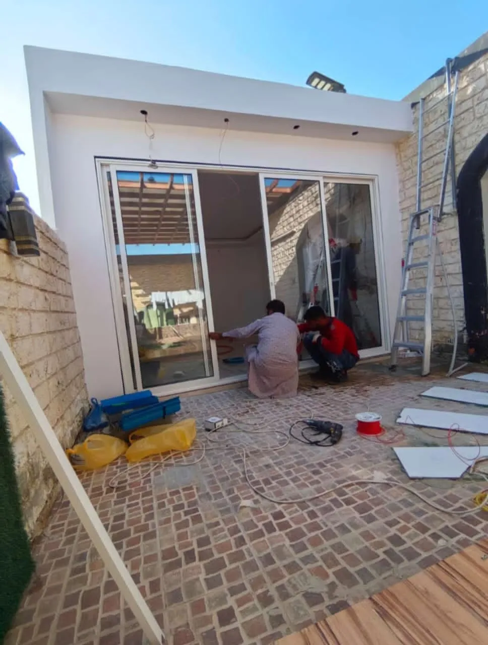 مقاول بناء ملاحق خارجية حديثة في حي القصر بالرياض