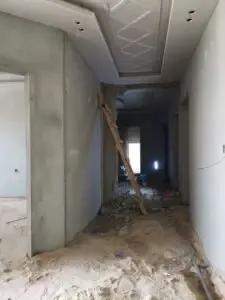 مقاول محترف يضمن تنفيذ المشروع بجودة عالية