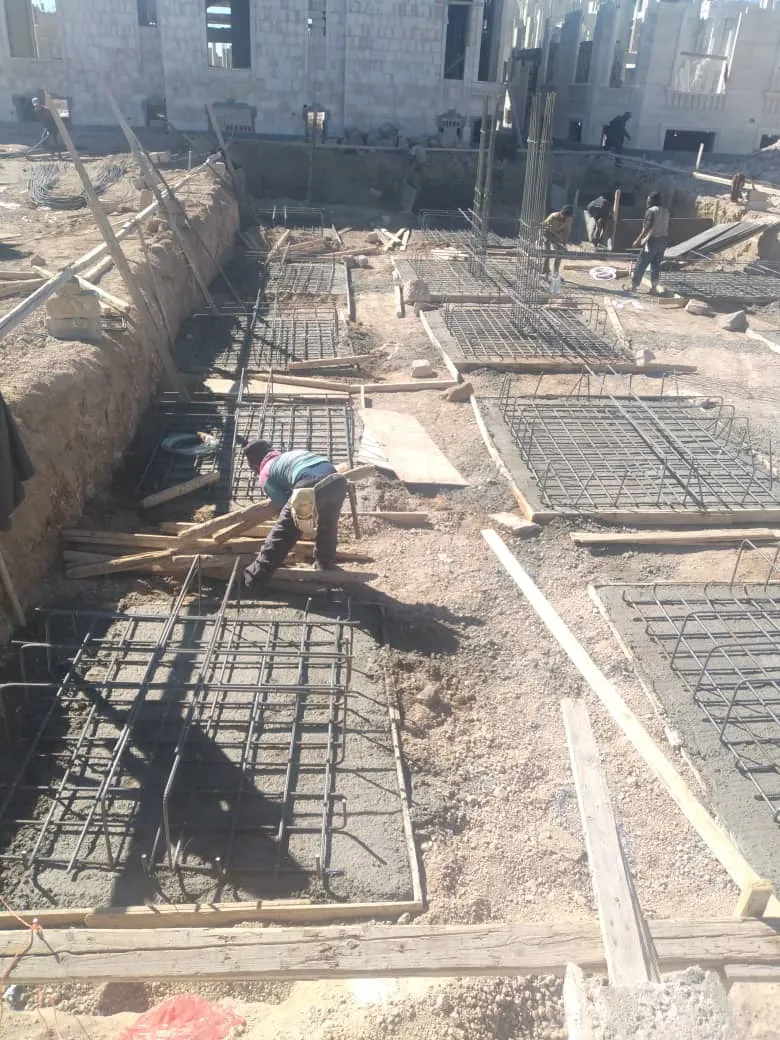 مقاول محترف يضمن تنفيذ المشروع بجودة عالية