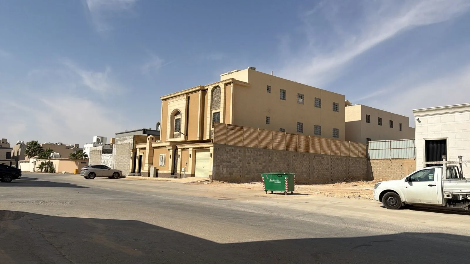 مقاول ترميم المتخصص بالمباني والفلل والمنازل والفنادق 