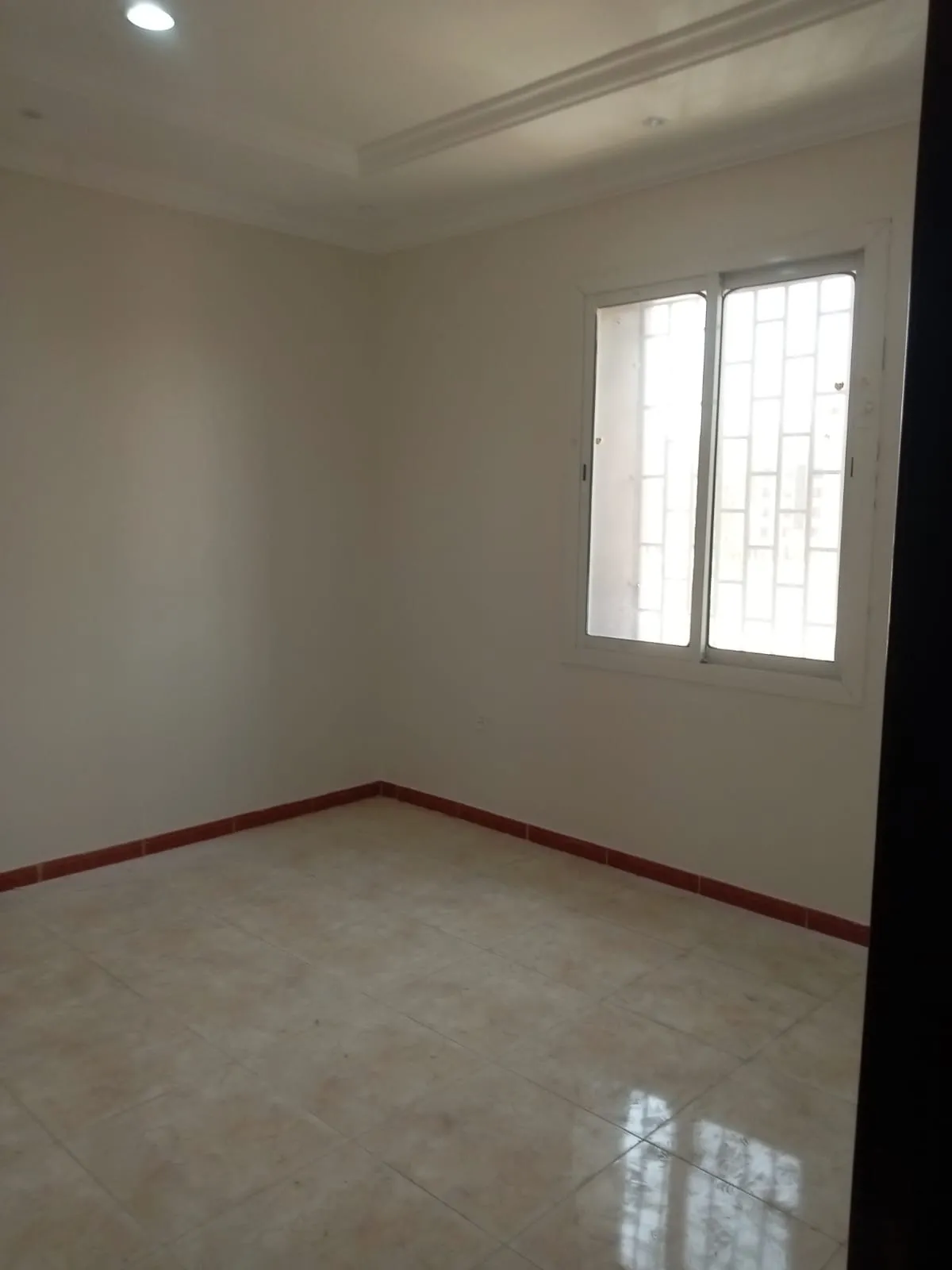 مقاولات عامة للبناء وترميم ودهانات وتركيب ورق جدران 